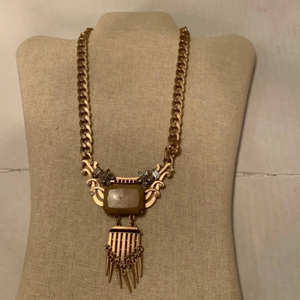 Touch Beautiful Goldtone Necklace NWOT